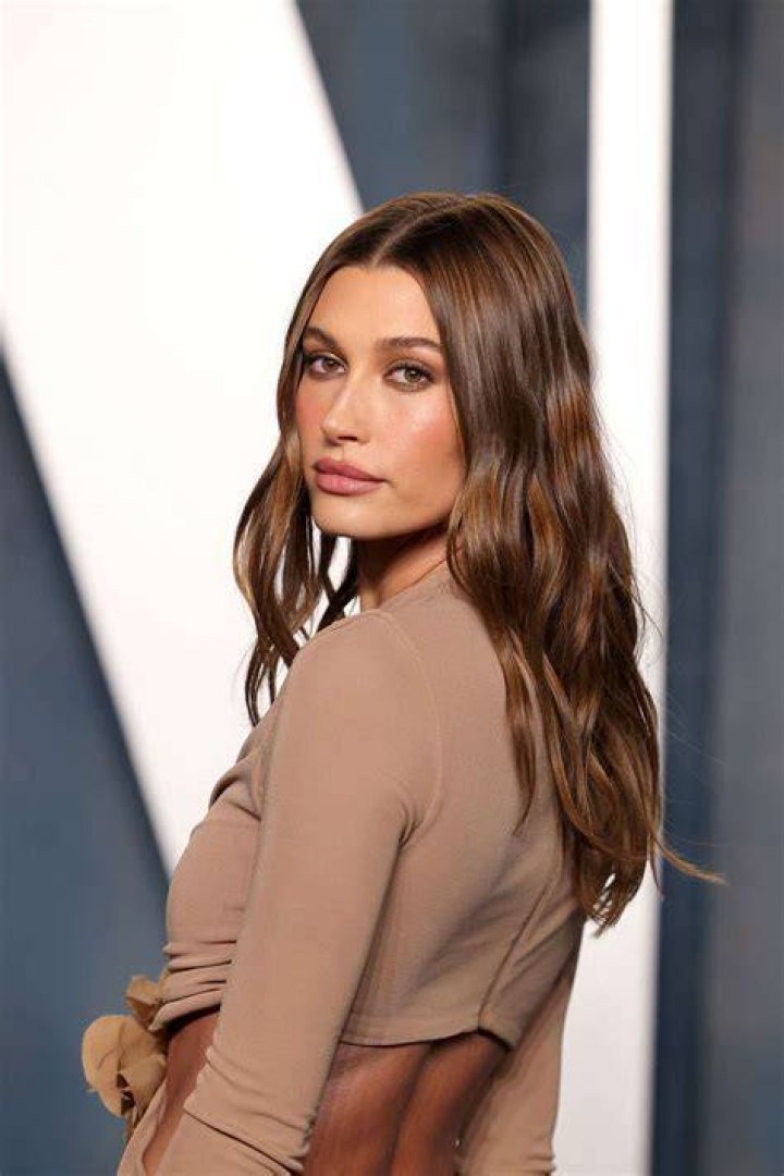 Hailey Bieber's Stunning Body Shape: Unveiling The Secrets